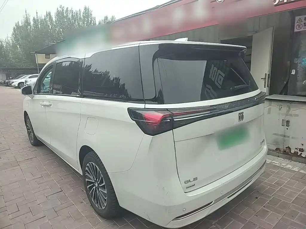 Buick GL8 Hybrid — миниатюра 5