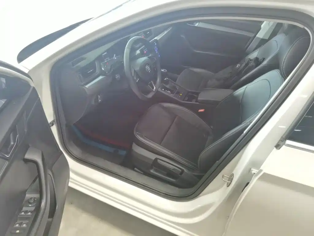 Skoda Superb — миниатюра 16