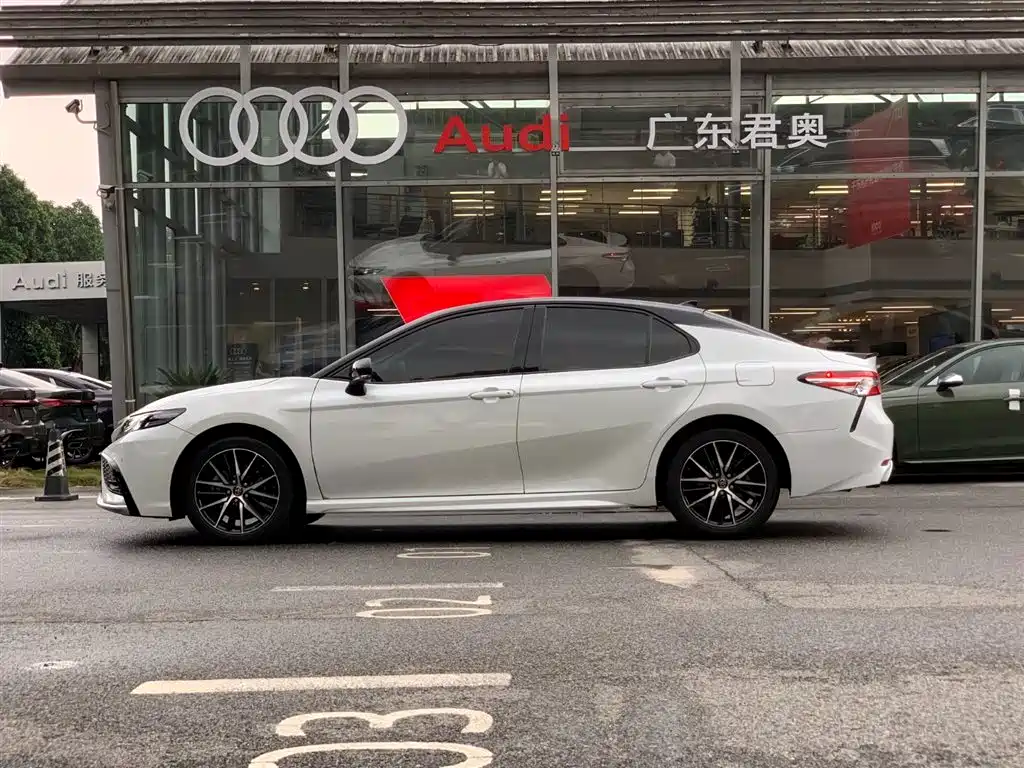 Toyota Camry 2021 2.0S