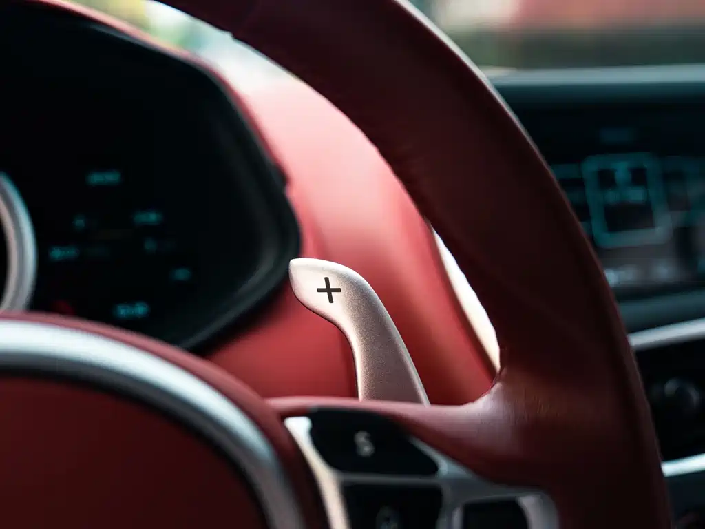 Aston Martin DB11 — миниатюра 20