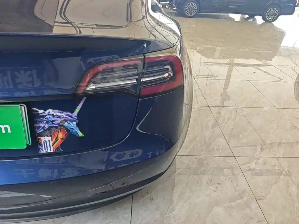 Tesla Model 3 — миниатюра 8