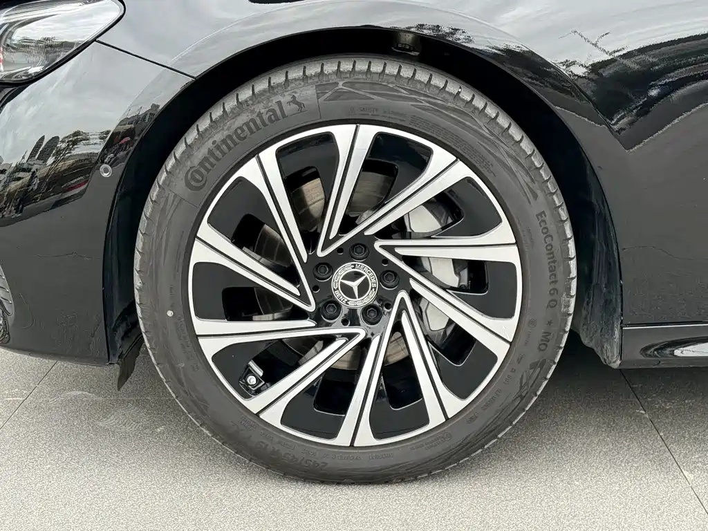 Mercedes-Benz E-Class — миниатюра 9