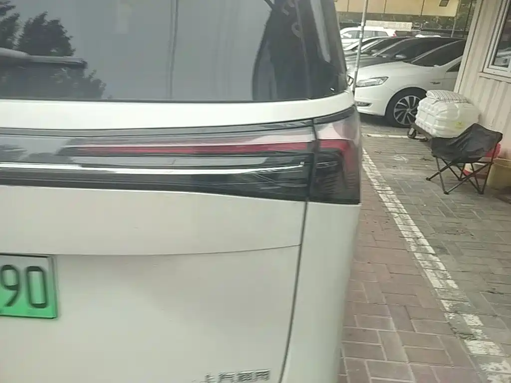 Buick GL8 Hybrid — миниатюра 8