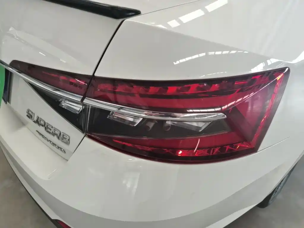 Skoda Superb — миниатюра 8