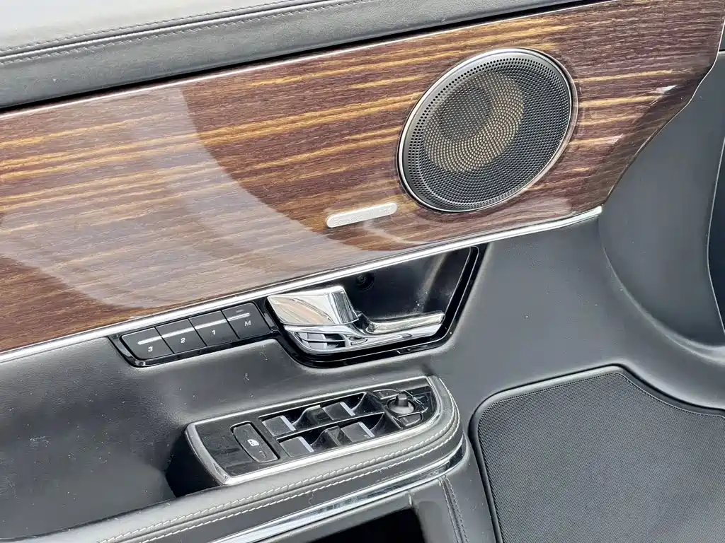 Jaguar XJ — миниатюра 21
