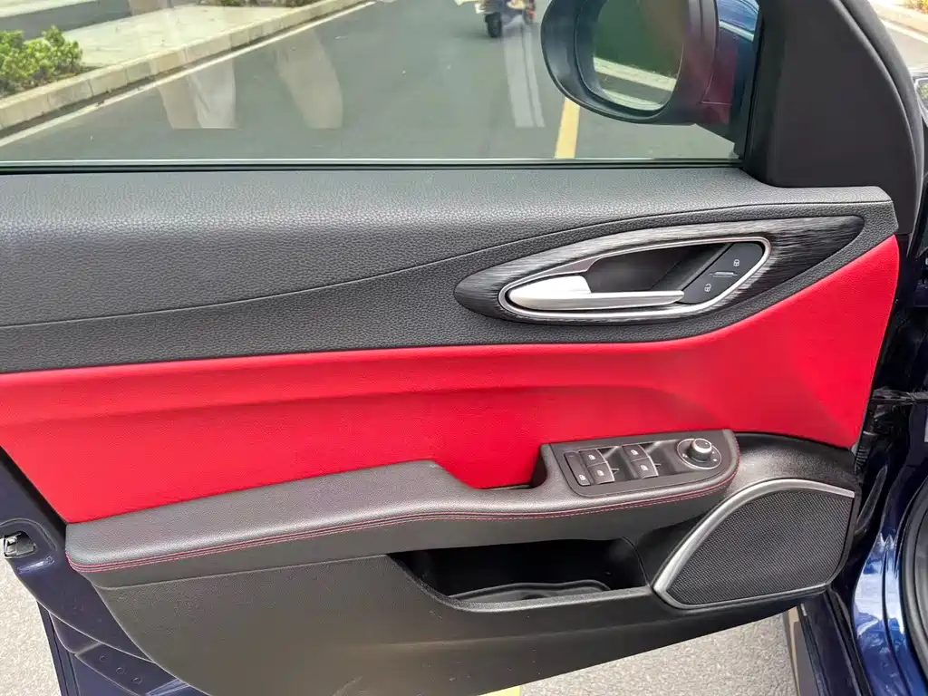 Alfa Romeo Giulia — миниатюра 14