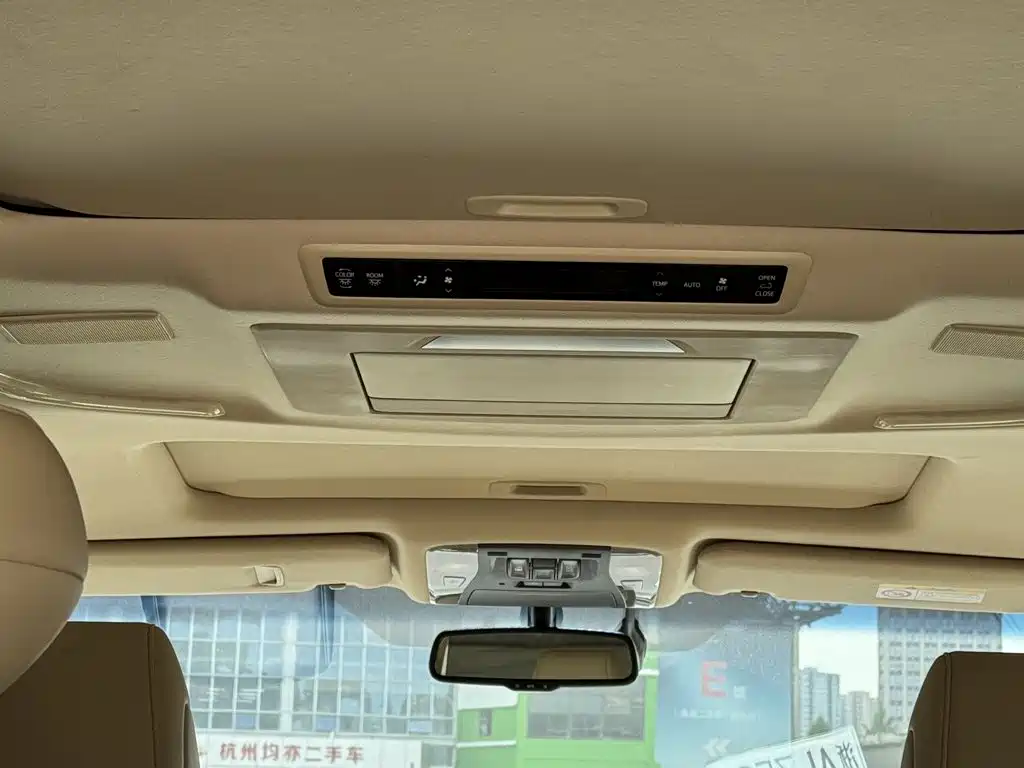 Toyota Alphard — миниатюра 18