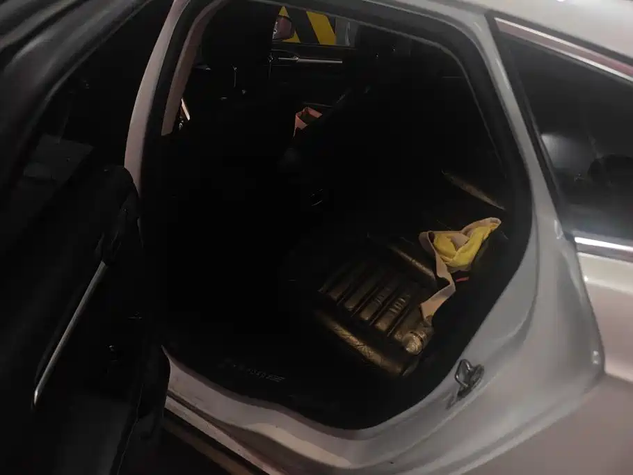 Ford Mondeo — миниатюра 11