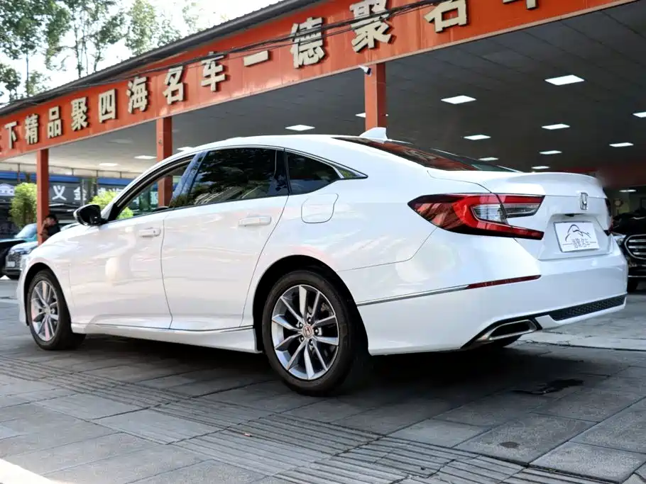 Honda Accord — миниатюра 9
