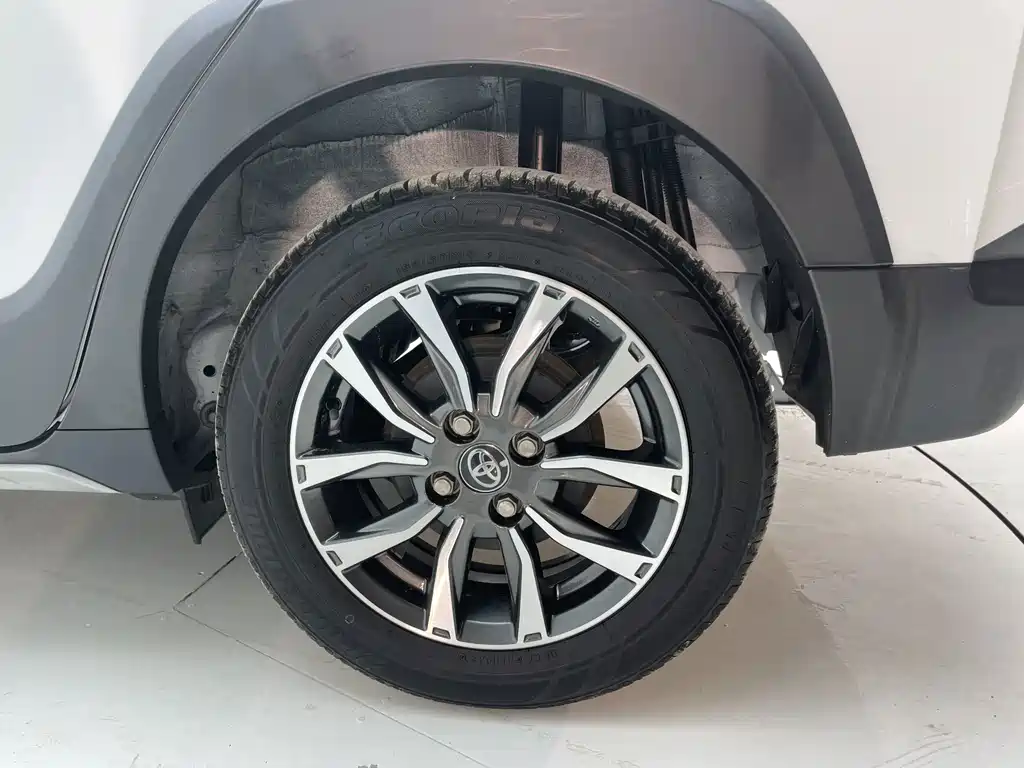 Toyota Yaris L — миниатюра 25