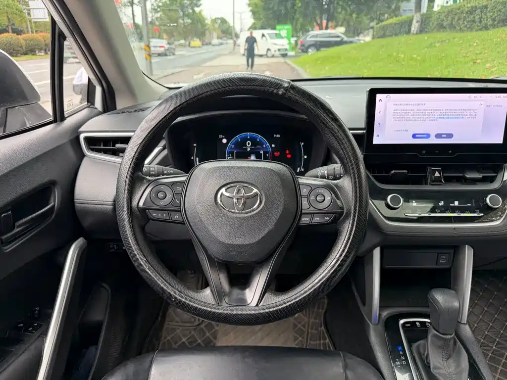 Toyota Corolla Cross — миниатюра 14