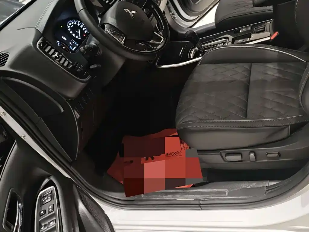 Mitsubishi Outlander — миниатюра 18