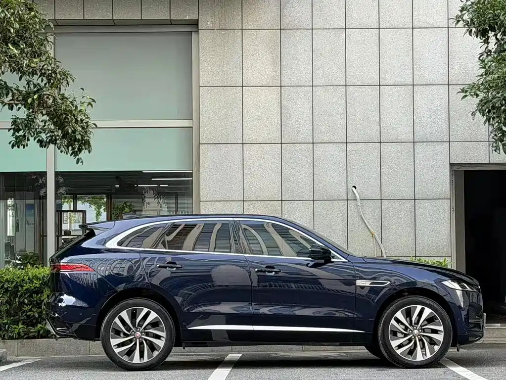 Jaguar F-PACE — миниатюра 3