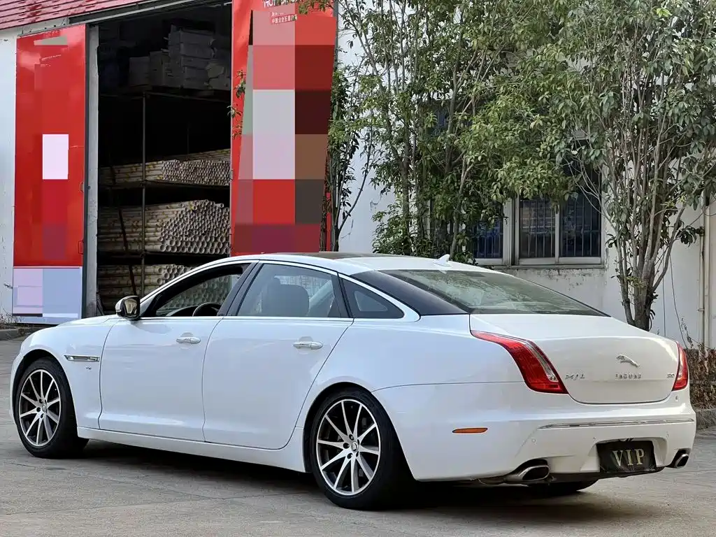 Jaguar XJ — миниатюра 9