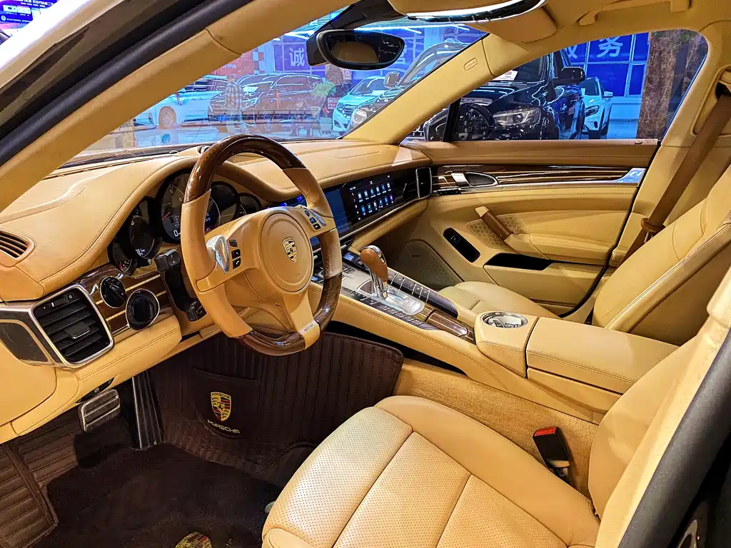 Porsche Panamera 2010 Panamera 4S 4.8L