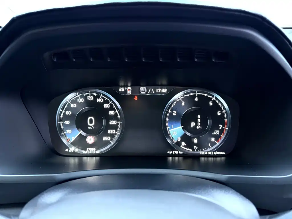 Volvo XC90 — миниатюра 22