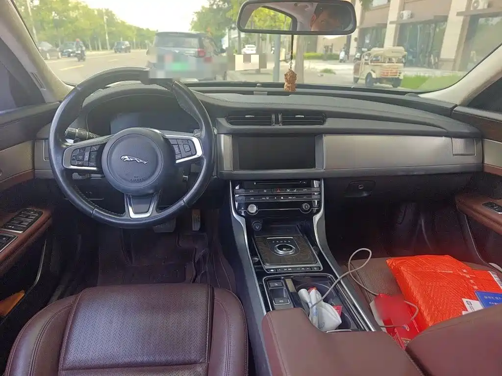 Jaguar XFL — миниатюра 13