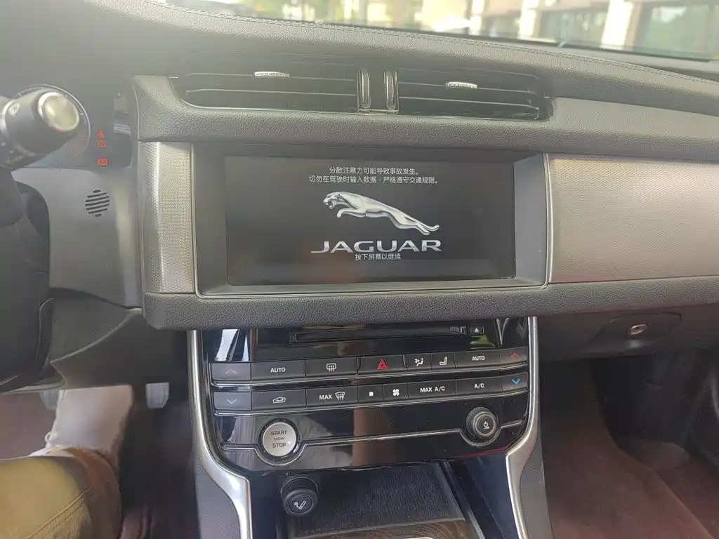 Jaguar XFL — миниатюра 6