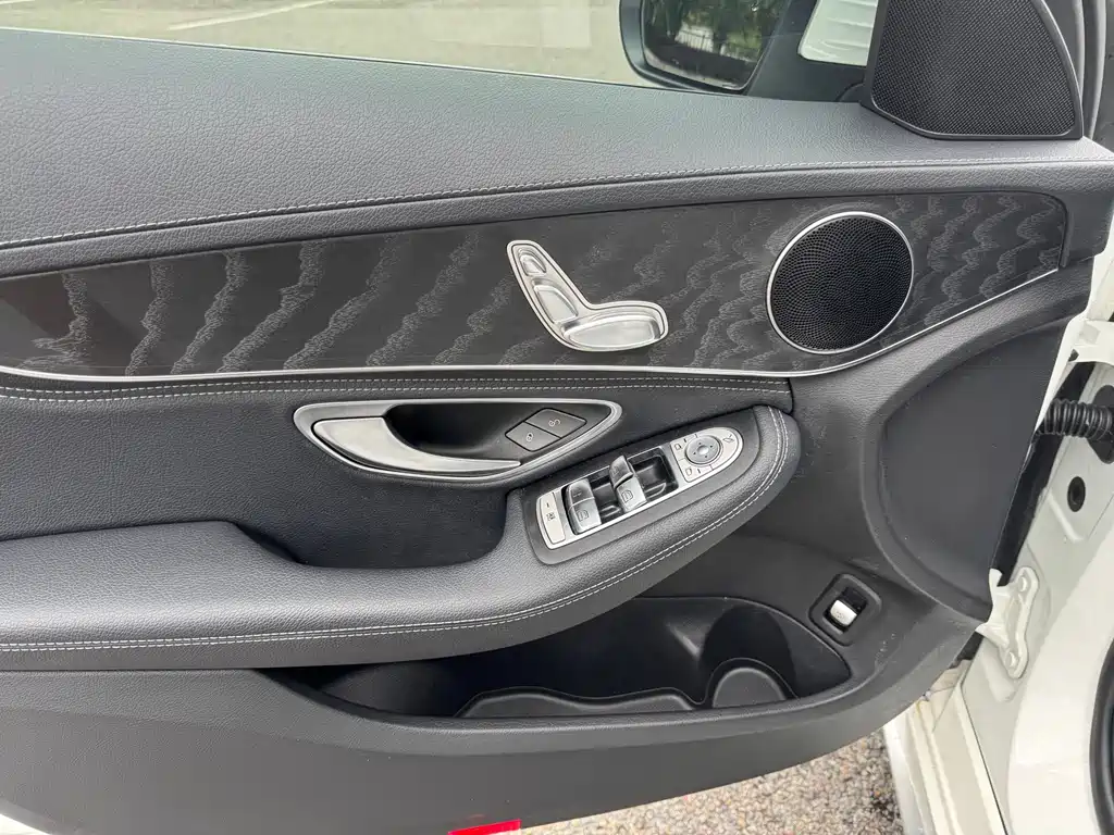 Mercedes-Benz C-Class — миниатюра 13