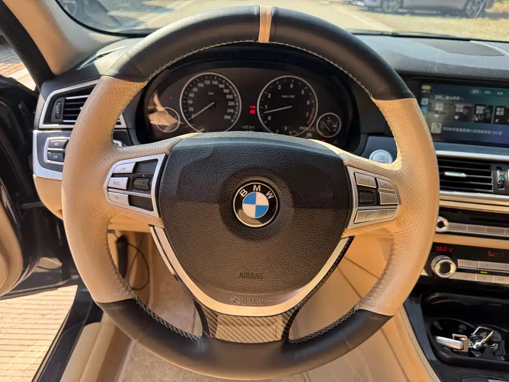 BMW 5 Series — миниатюра 10