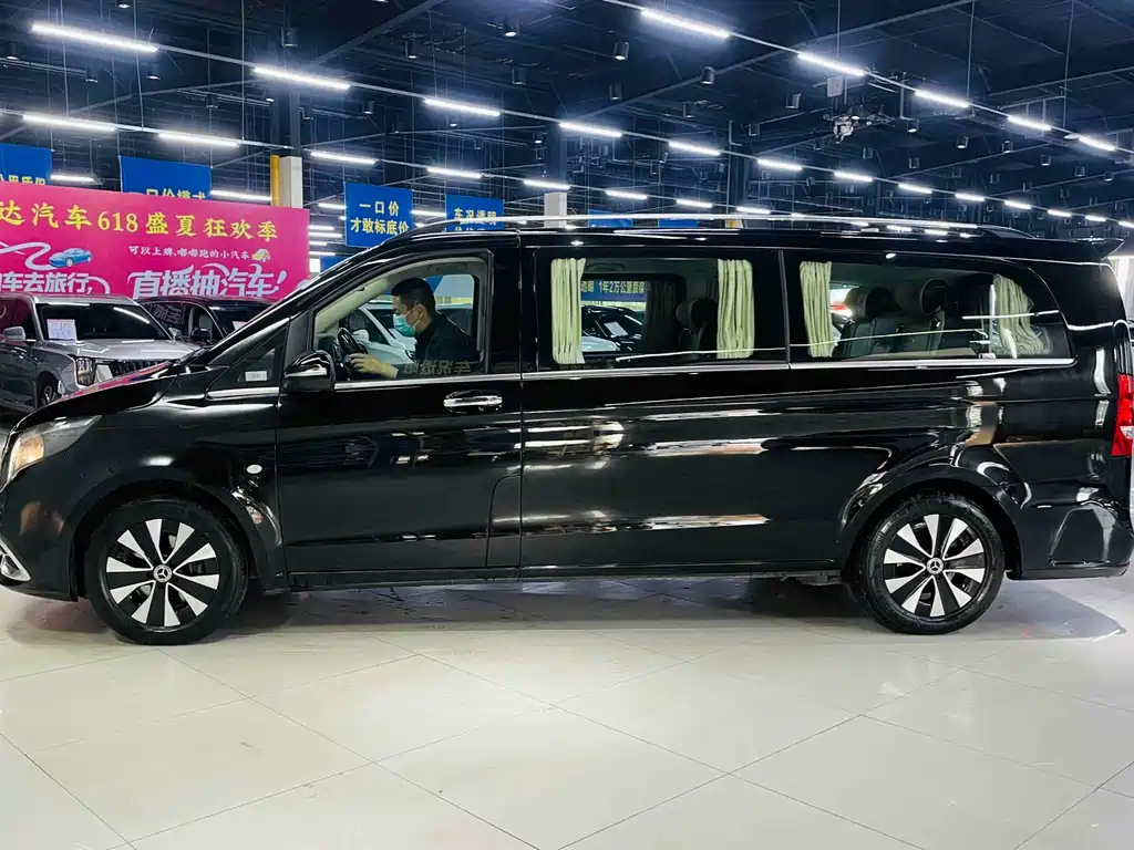 Mercedes-Benz Vito 2021 2.0T Elite 7 мест