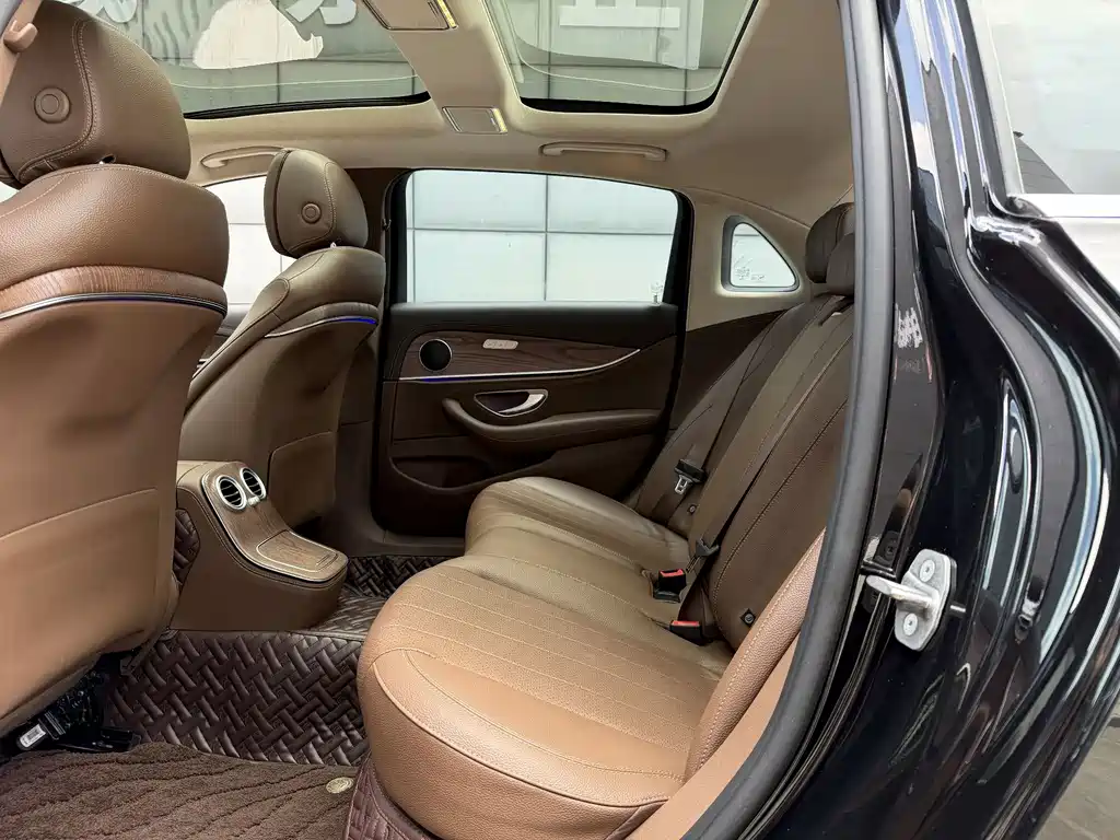 Mercedes-Benz E-Class — миниатюра 17