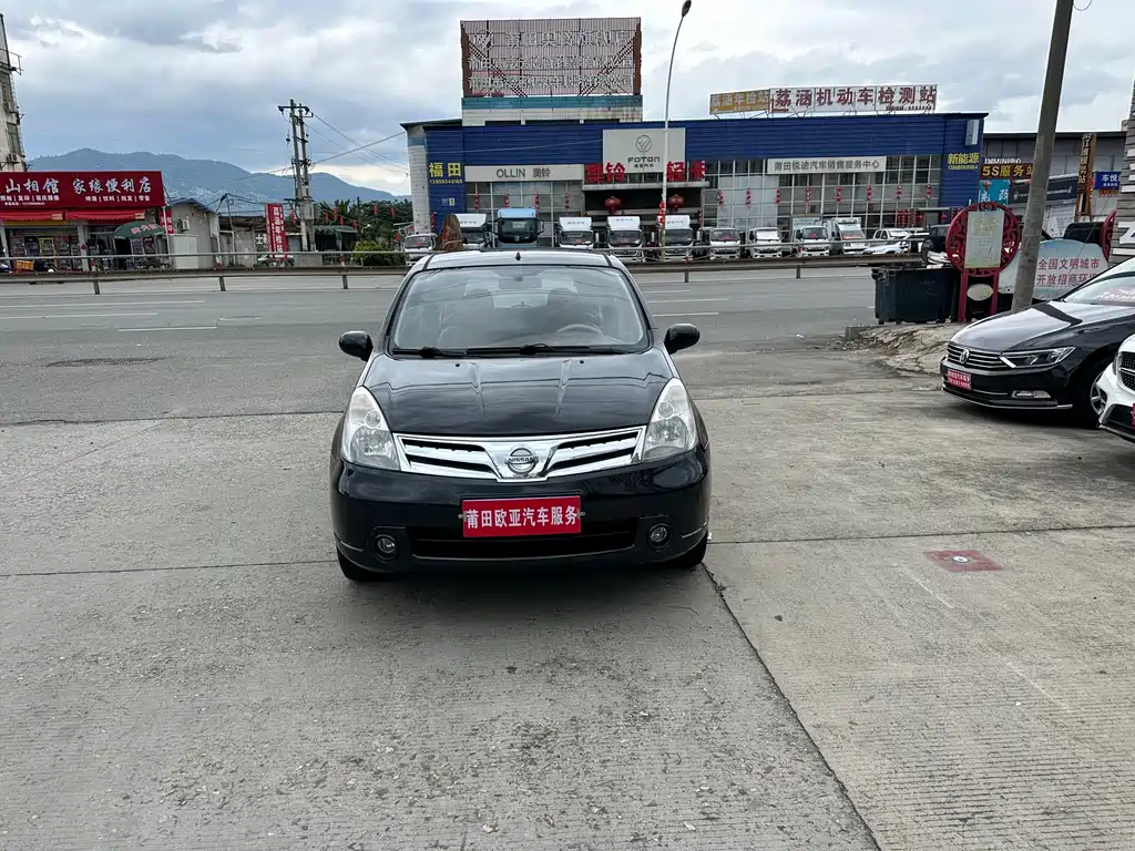 Nissan Livina 2010