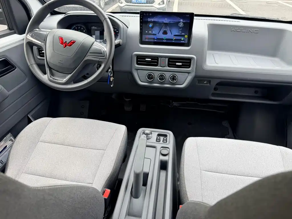 Wuling Yangguang — миниатюра 4