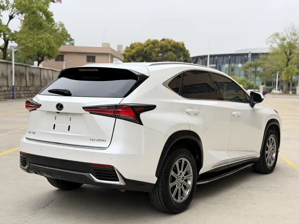 Lexus NX 2020 200 VI