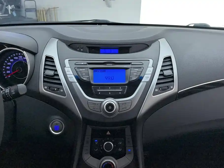 Hyundai Elantra Langdong — миниатюра 13