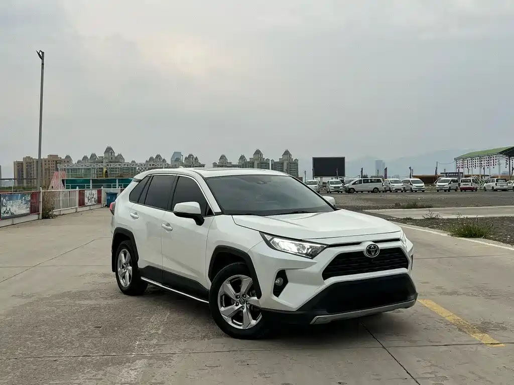 Toyota RAV4 — миниатюра 3