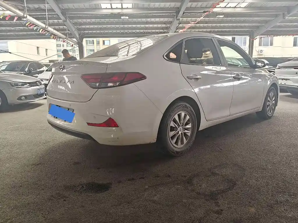 Hyundai Elantra — миниатюра 9