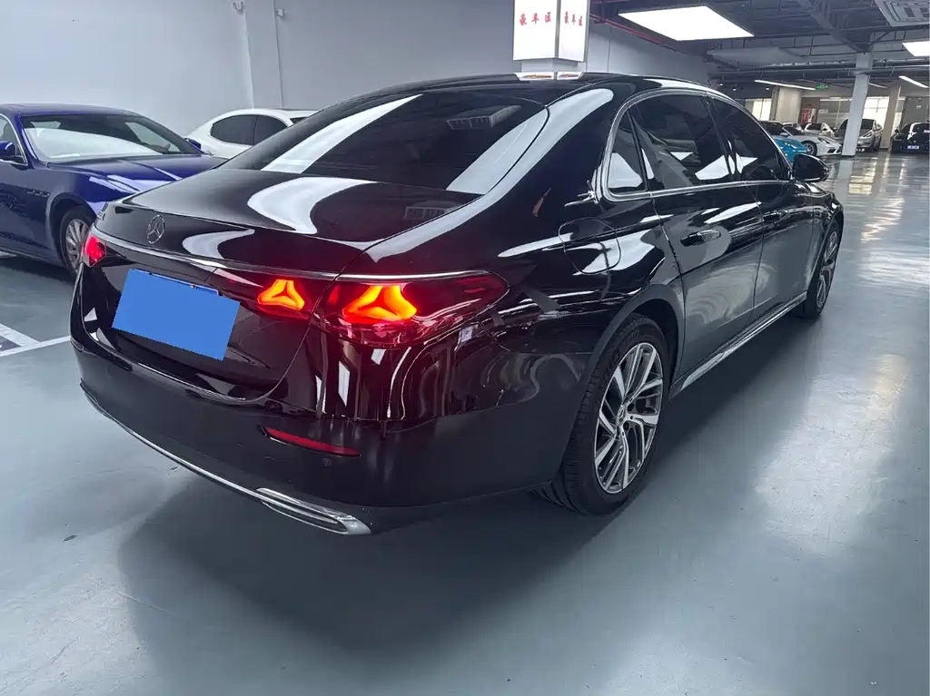 Mercedes-Benz E-Class — миниатюра 16