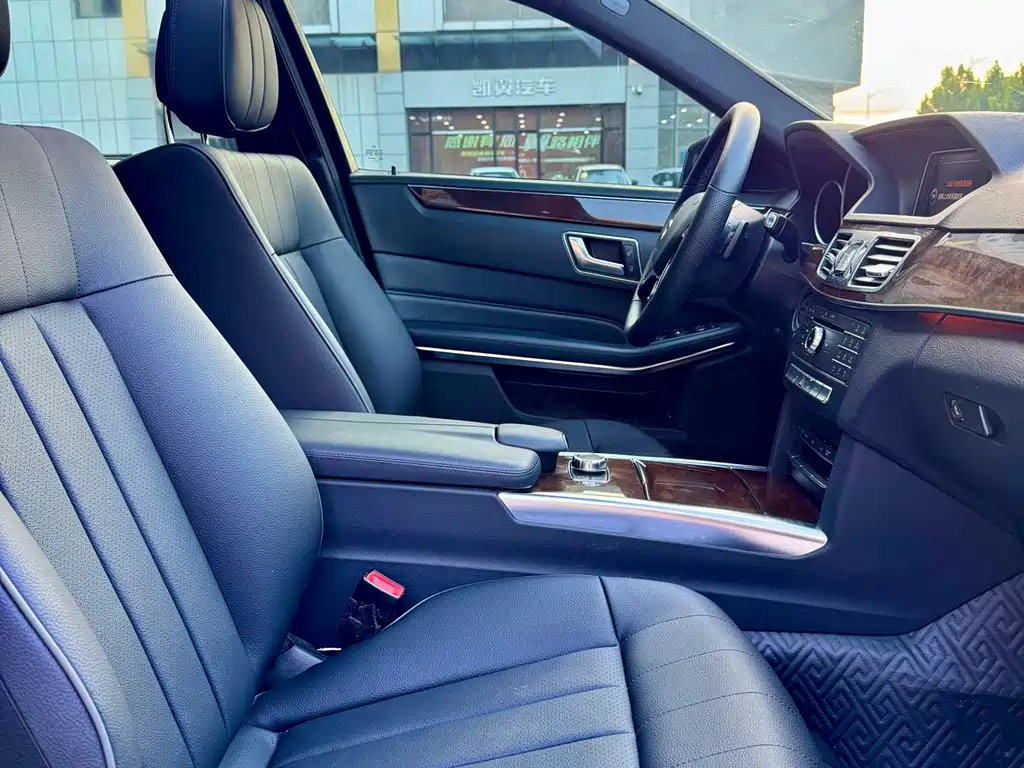 Mercedes-Benz E-Class — миниатюра 13