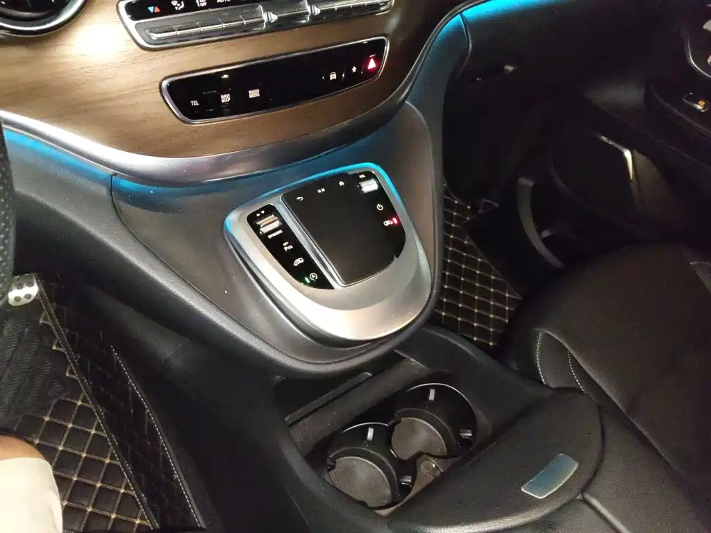 Mercedes-Benz V-Class — миниатюра 10