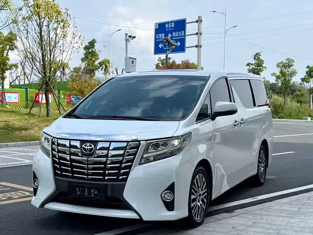 TOYOTA ELFA 2017