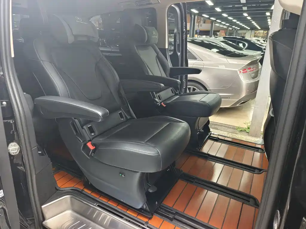 Mercedes-Benz Vito 2020 2.0T 7 мест