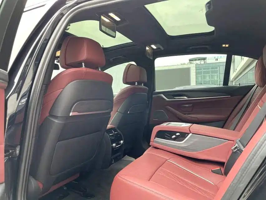 BMW 5 Series — миниатюра 3