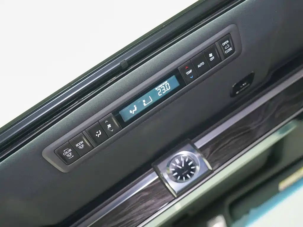 Lexus LM — миниатюра 14