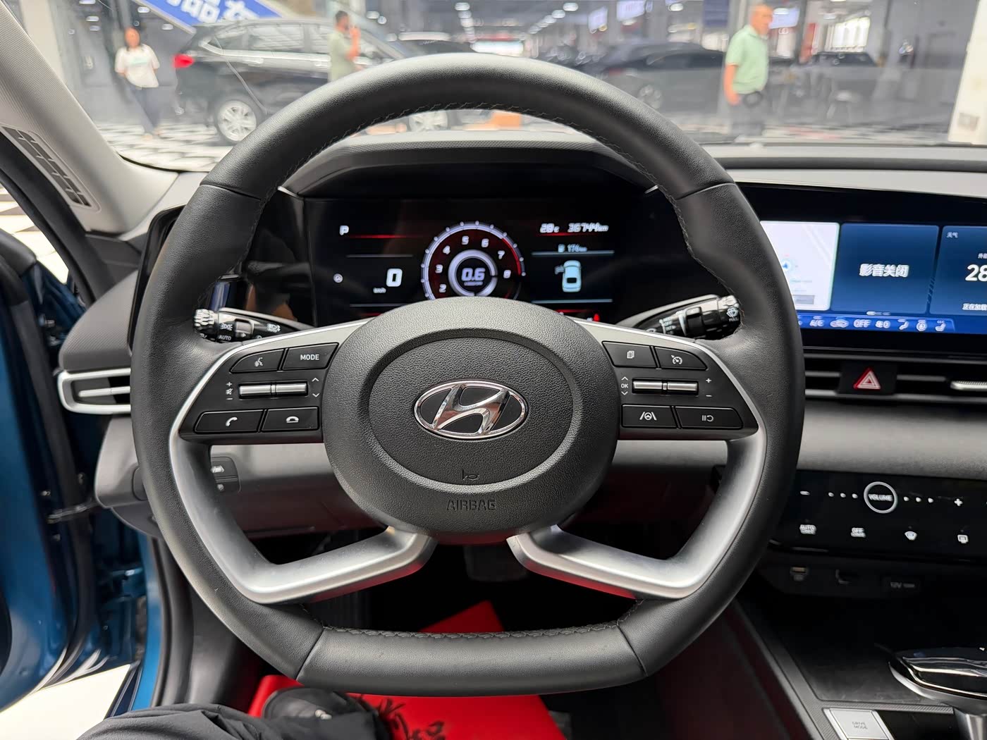 Hyundai Elantra 1.5 л 2023 г. Голубой, пробег 36000 км