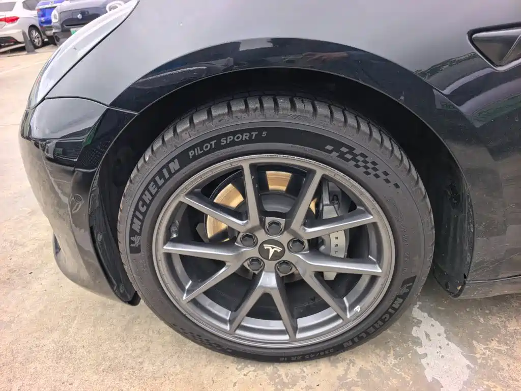 Tesla Model 3 — миниатюра 7