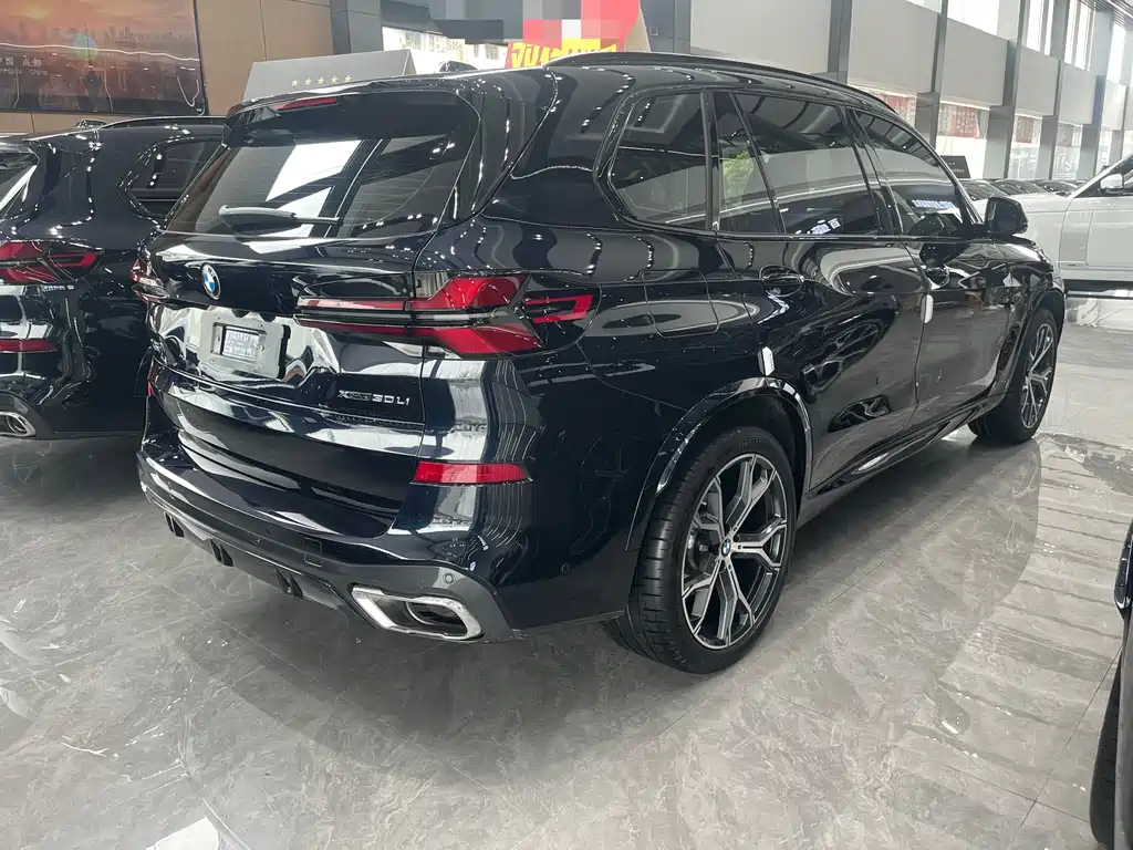 BMW X5 2023 xDrive 30Li Premium M Sport