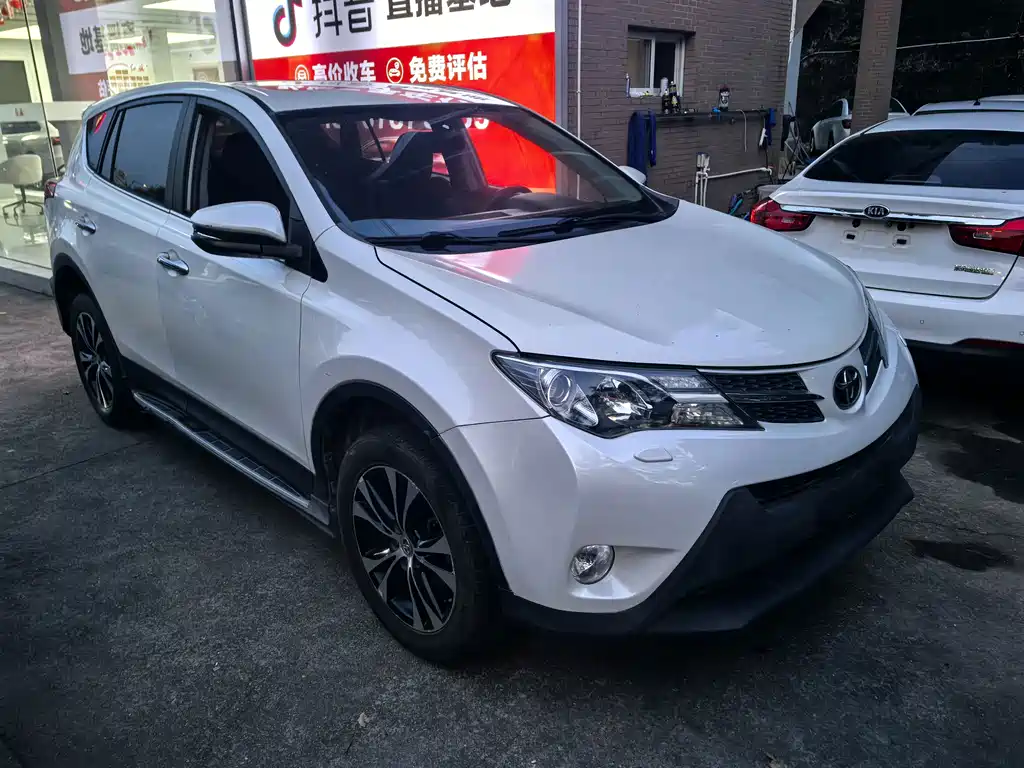 Toyota RAV4 — миниатюра 3