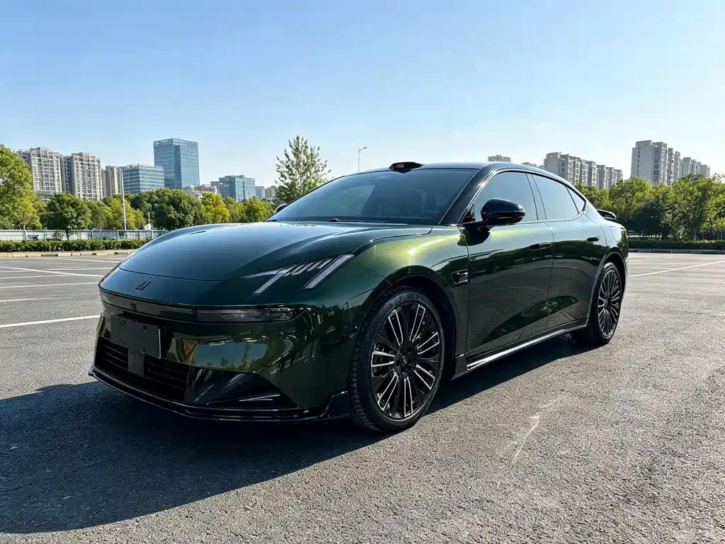 Lynk & Co 10