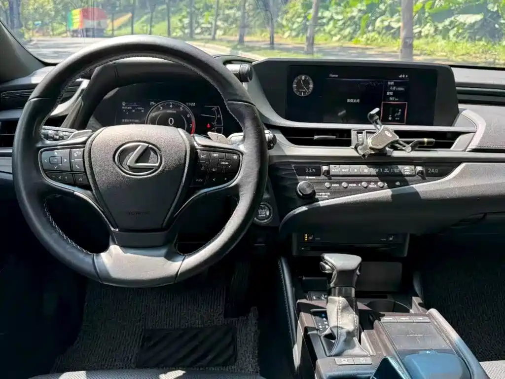 Lexus ES — миниатюра 2