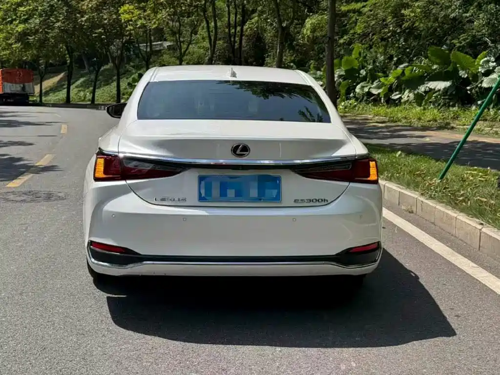 Lexus ES — миниатюра 9