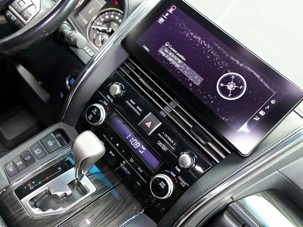 Lexus LM — миниатюра 15