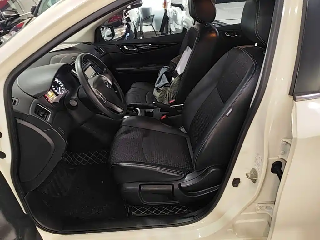 Nissan Tiida — миниатюра 15