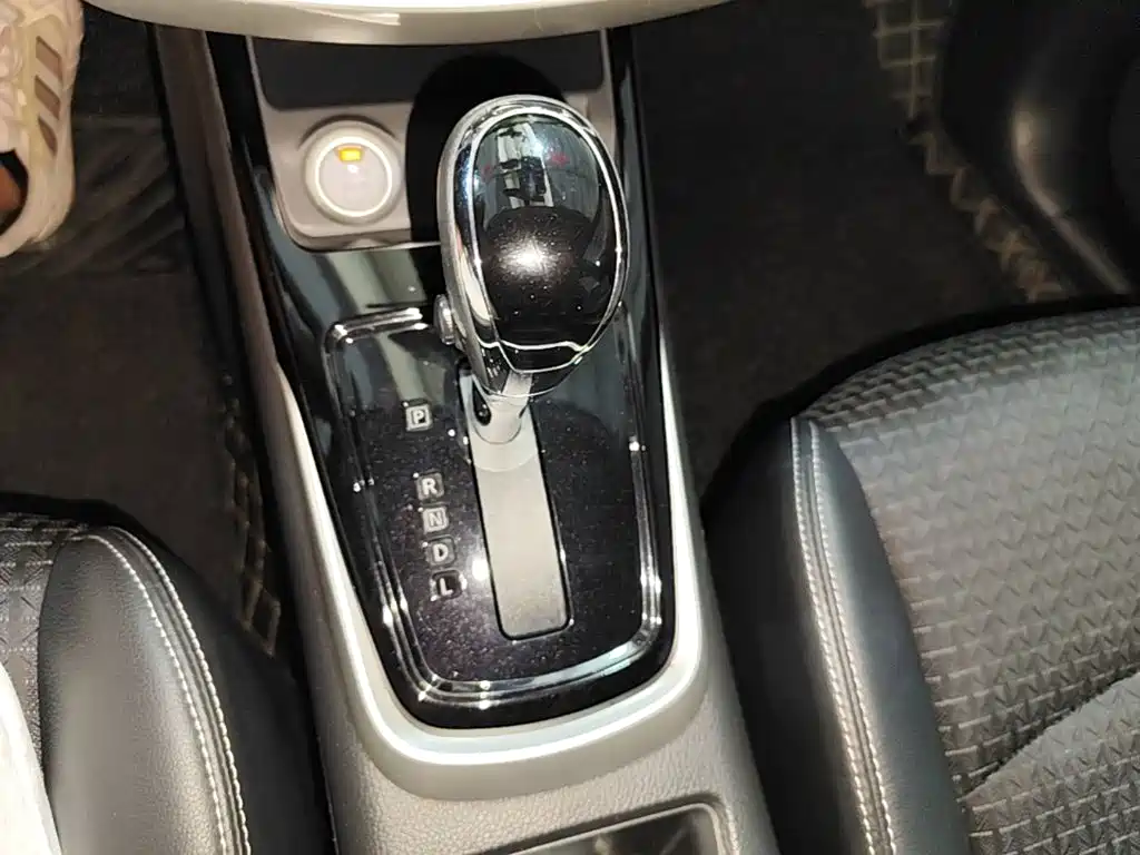 Nissan Tiida — миниатюра 14
