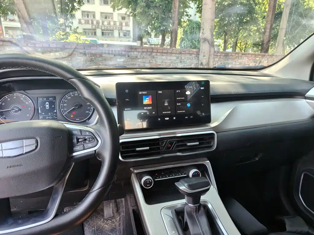Geely Binyue — миниатюра 13